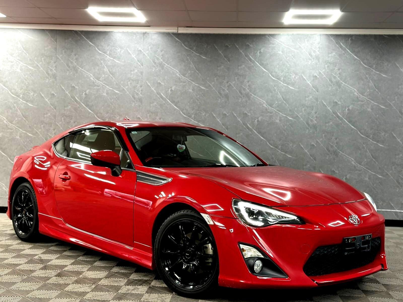 Toyota GT86 secondary view